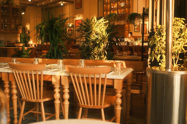 Transforming customer service training in upscale dining: key strategies for excellence